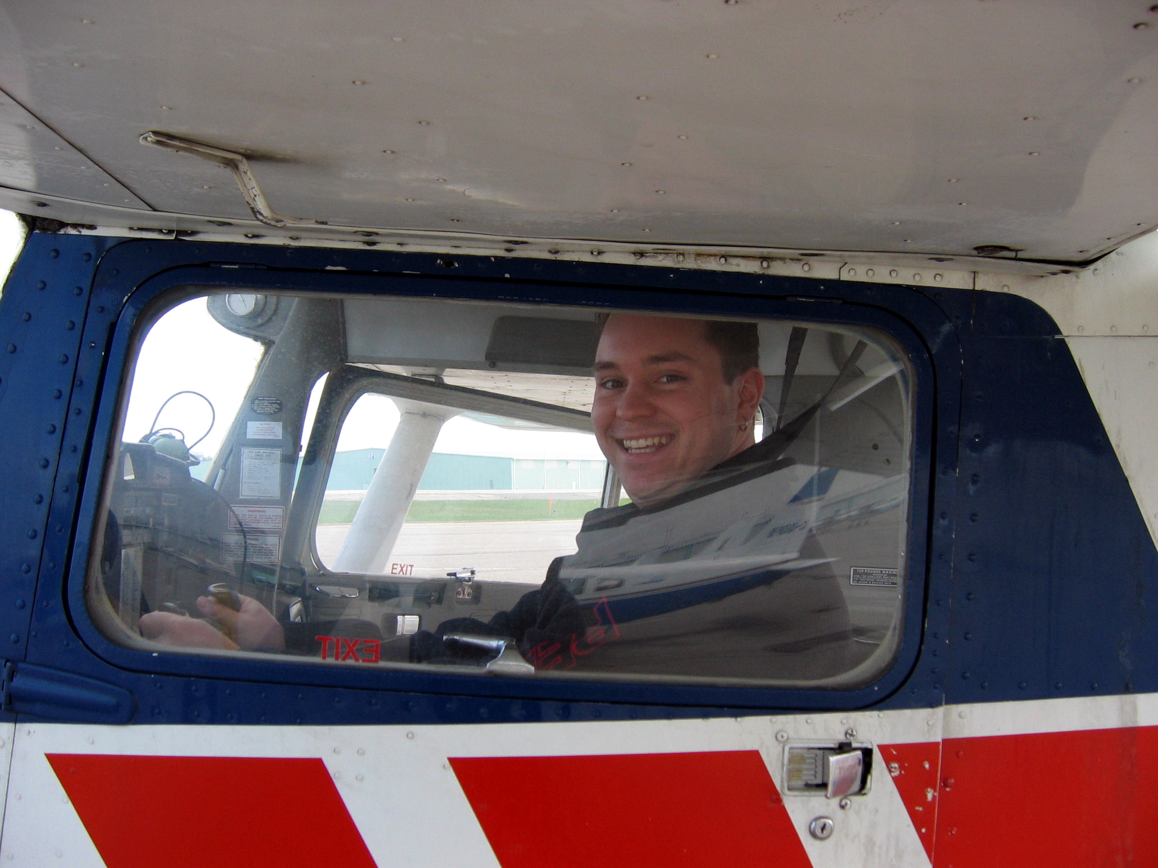 FLying over Toronto April 20 2004 06.jpg